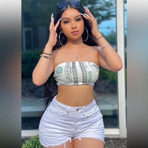 Distressed Denim Shorts - White	

Size: 9 - Picture 1 of 2